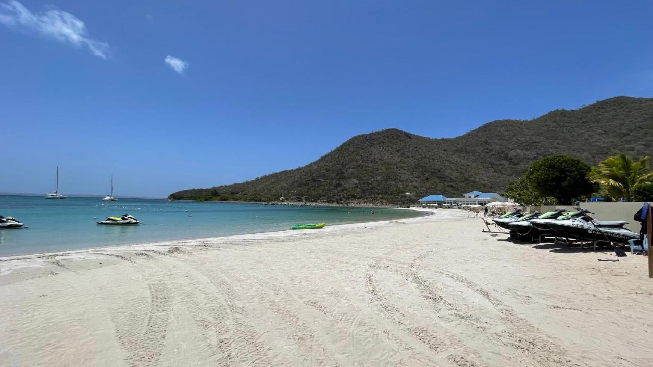 Island Escape, Marina Paradise & Beach Adventures Cul de Sac Extérieur photo